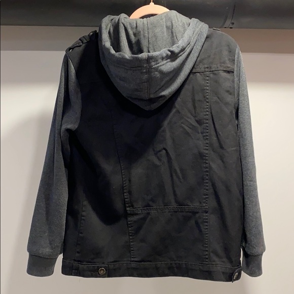 SWEATER/JACKET - Picture 3 of 4